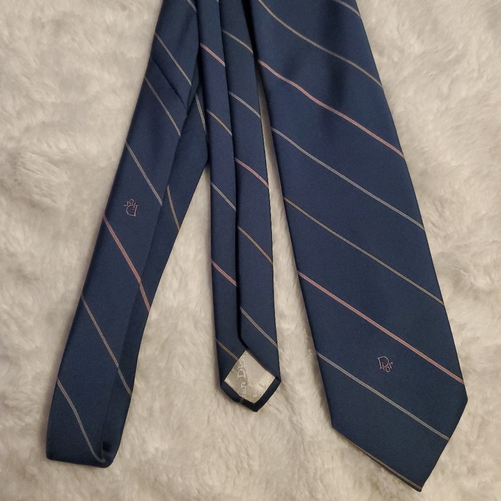 Christian Dior menst tie 95% poly 5% silk tie.